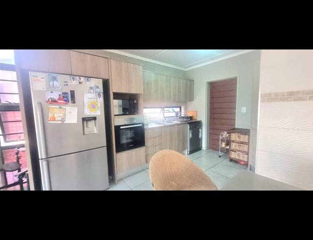 3 BEDROOM TOWNHOUSE FOR SALE IN AMBERFIELD